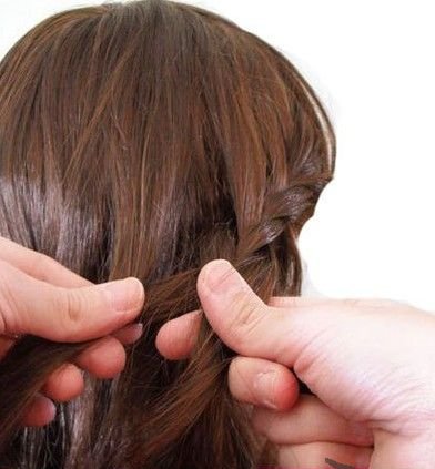 2012最新直发发型扎法教你蜈蚣辫扎发公主头 2012最新直发发型扎法教你蜈蚣辫扎发公主头